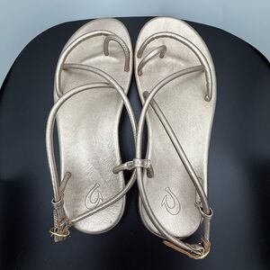 Olukai Waiau Elegant Metallic Sandals